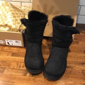 UGG Bailey Button 5803 Black